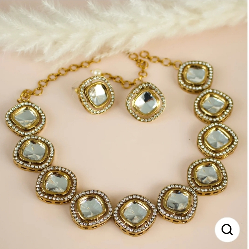 Brand NEW Blossom Box Indian Desi Kundan Jewery Set Necklace And Earrings